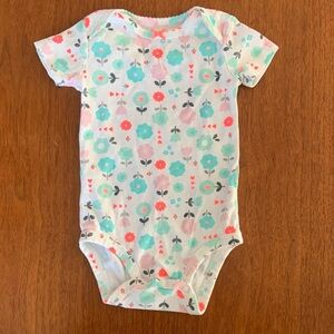 😊FREE😊 Carter's Floral Print Bodysuit size 3-6m